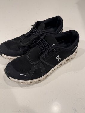 Used On Running Men's Black Athletic Cloud Sneakers 10.5 on clouds